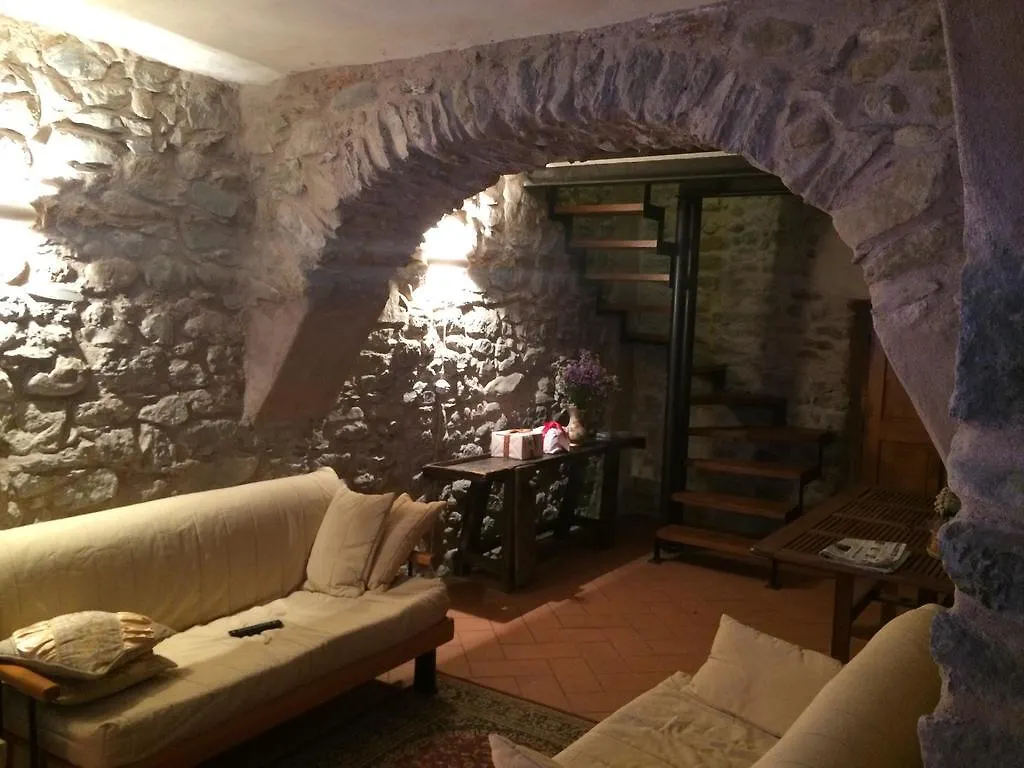 Agriturismo I Chiosi Comano  Alloggio per agriturismo Comano (Tuscany)
