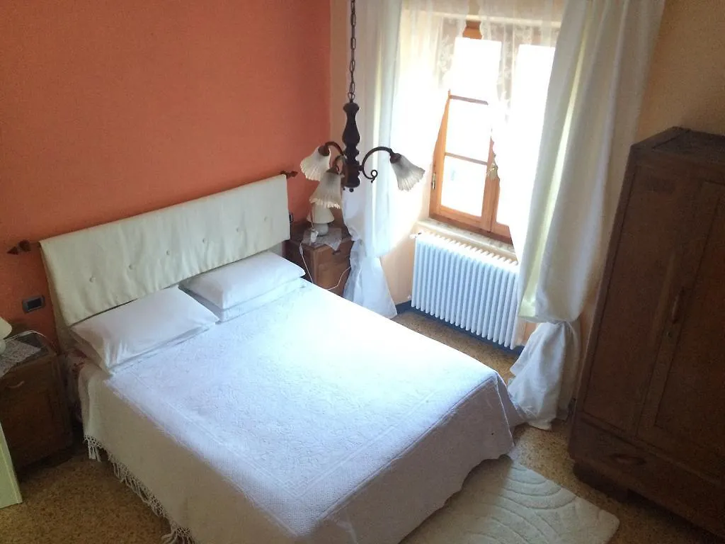 Agriturismo I Chiosi Comano  Alloggio per agriturismo Comano (Tuscany)